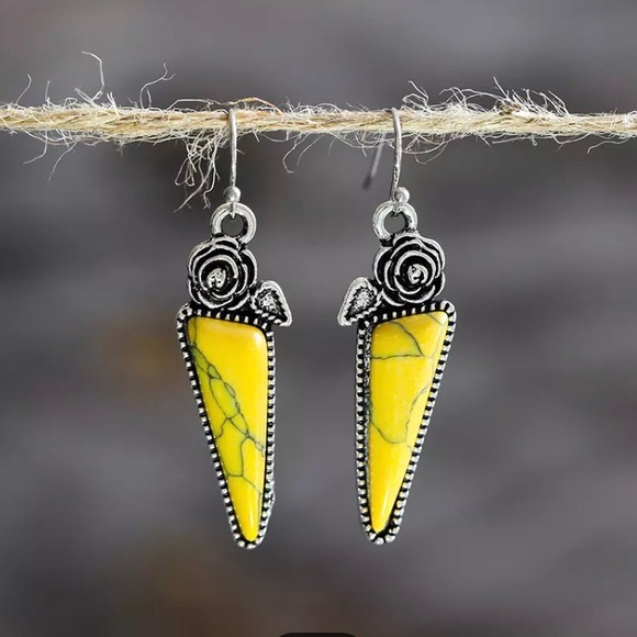 Jewelry - ❗️CLOSING SALE Bohemian Floral Dangle Yellow & Silver Hoop Long Drop Earrings